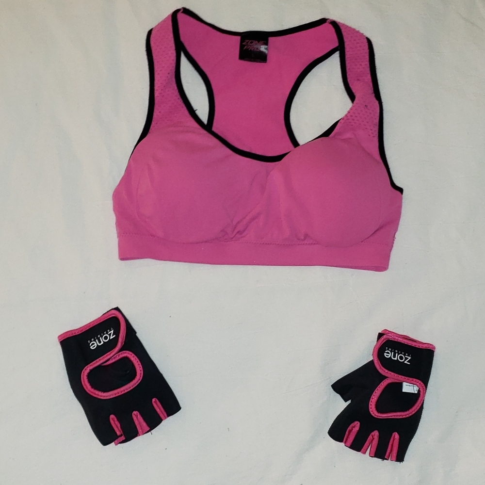 Training bra and matching fitness gloves